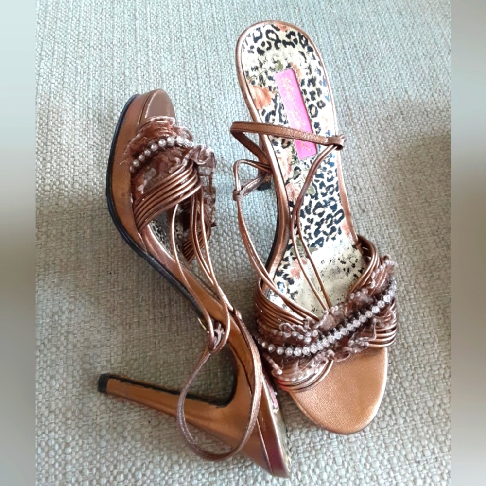 GUC: Betsy Johnson Bronze Strappy Heels - Size: 7.5